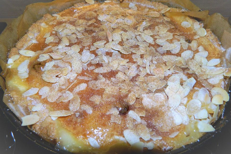 Bratapfelkuchen mit ganzen Äpfeln