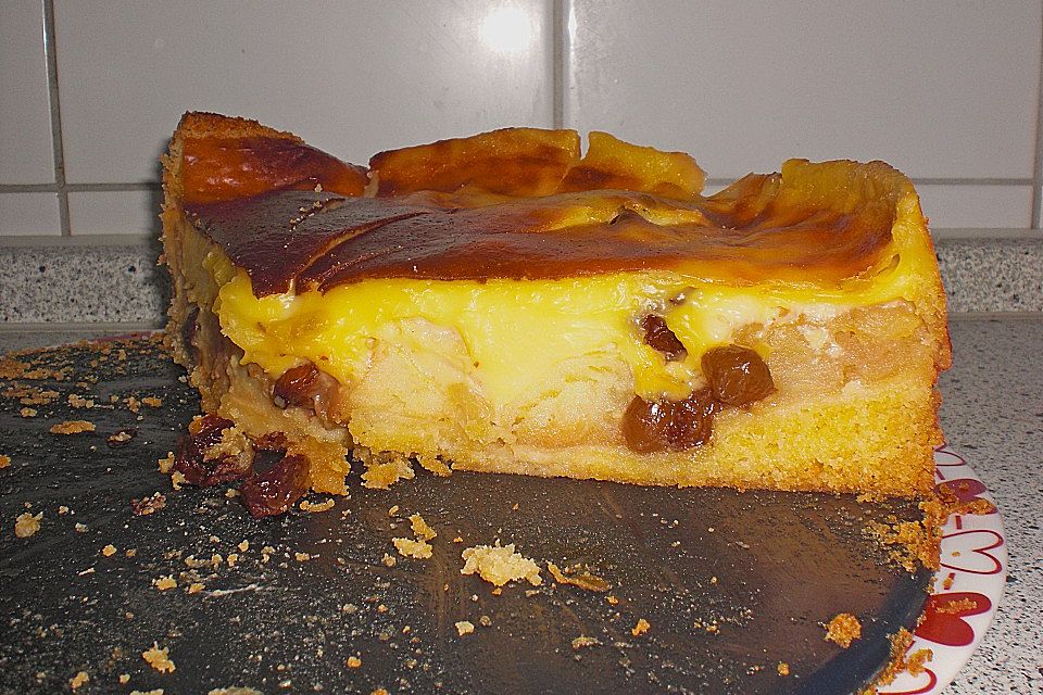 Bratapfelkuchen mit ganzen Äpfeln