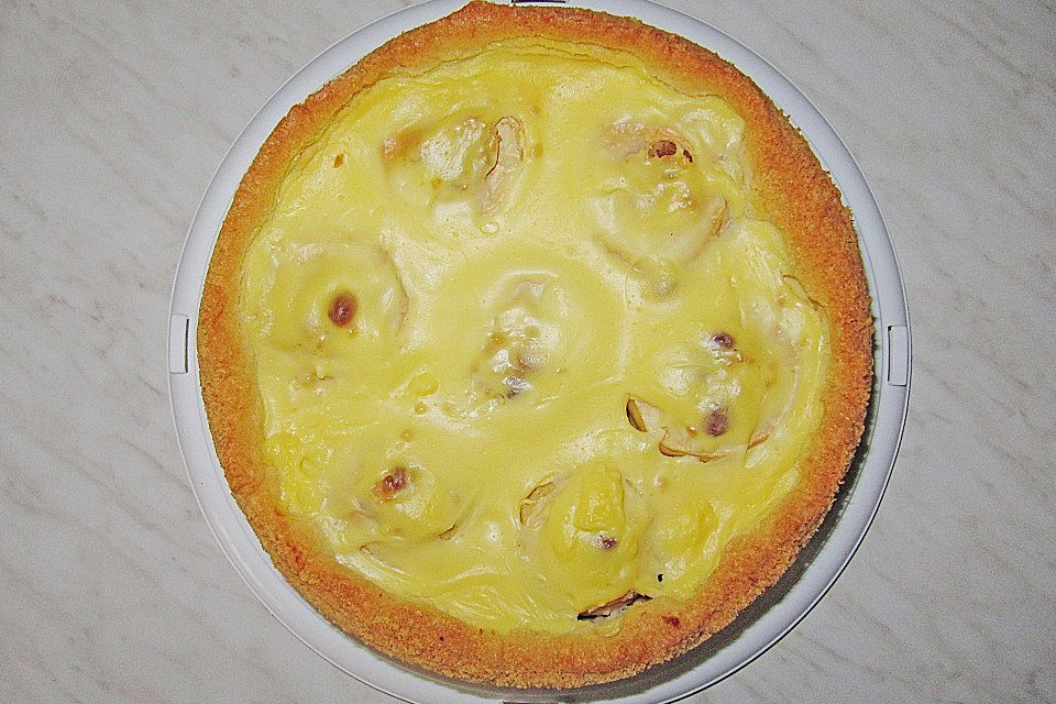 Bratapfelkuchen mit ganzen Äpfeln