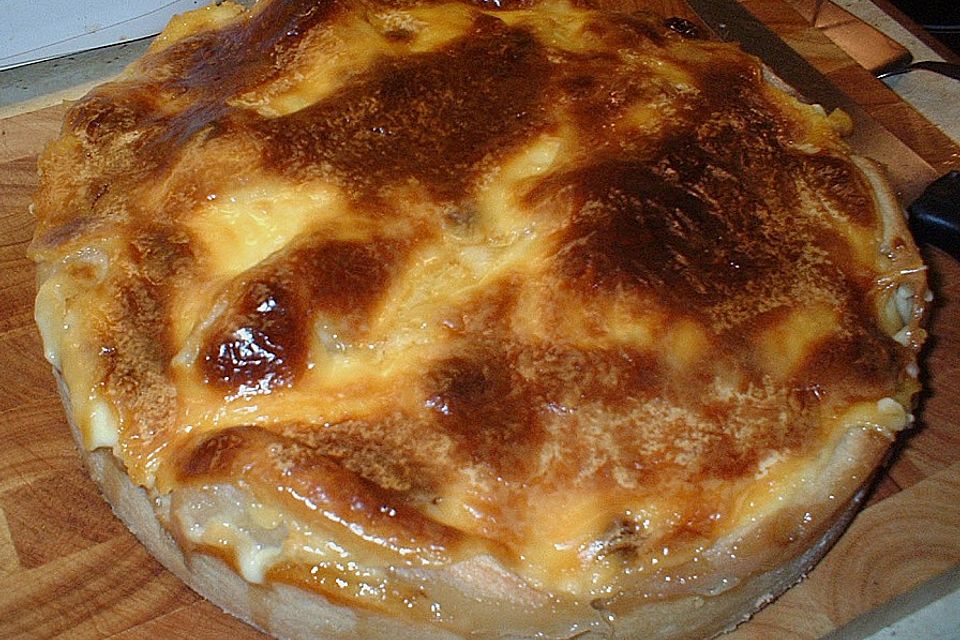 Bratapfelkuchen mit ganzen Äpfeln