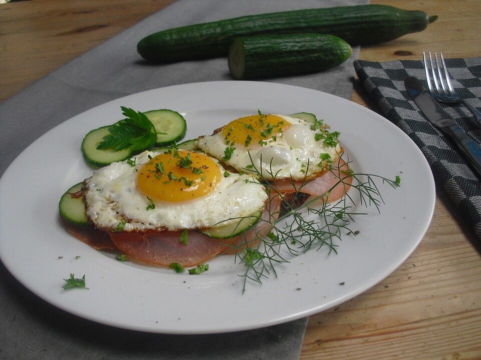 Leckeres Schinkenbrot mit Spiegelei von essig| Chefkoch