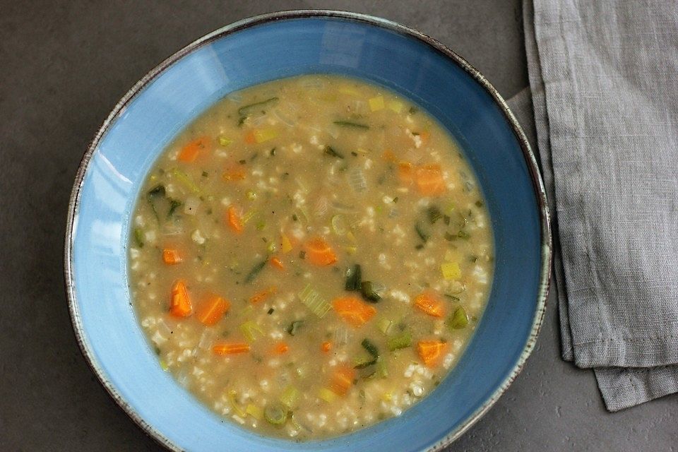 Braune Linsensuppe nach arabischer Art