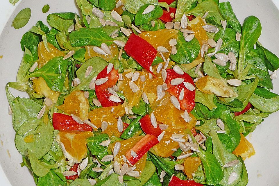 Feldsalat mit Paprika und Orange