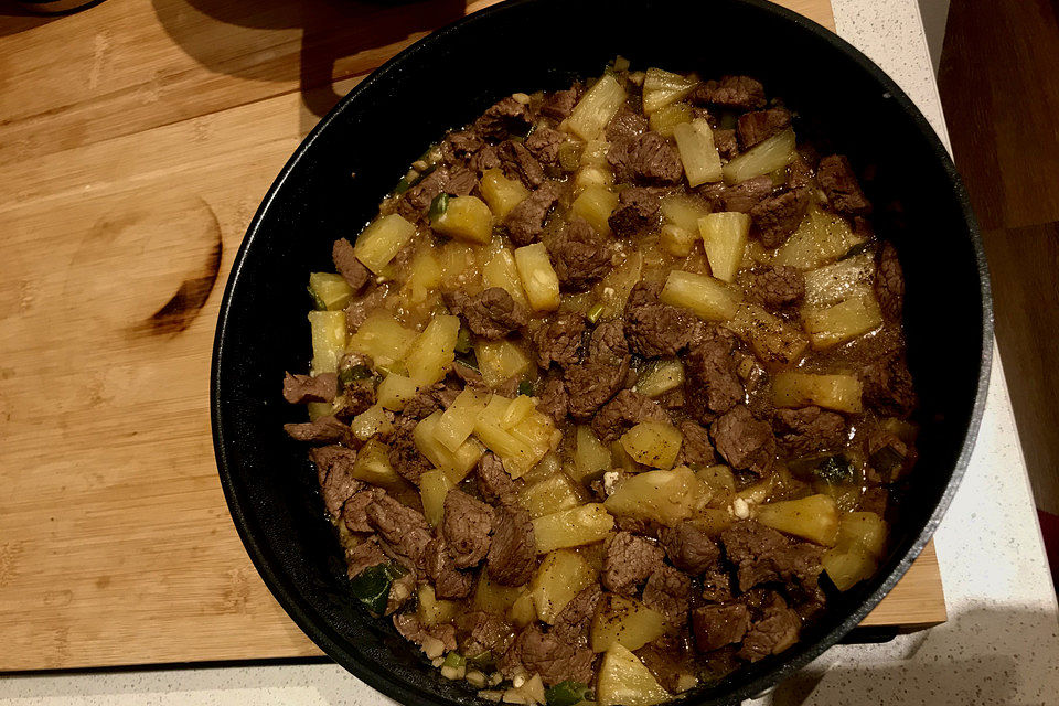 Rindfleisch mit Ananas Rindfleisch mit Ananas