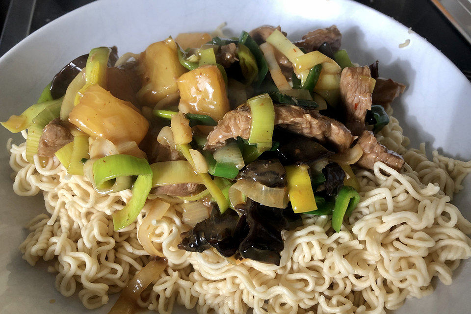 Rindfleisch mit Ananas Rindfleisch mit Ananas