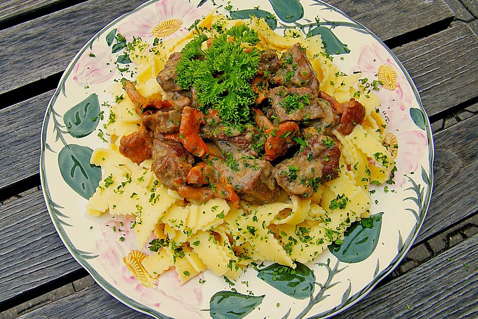 Kalbsgulasch mit Pfifferlingen