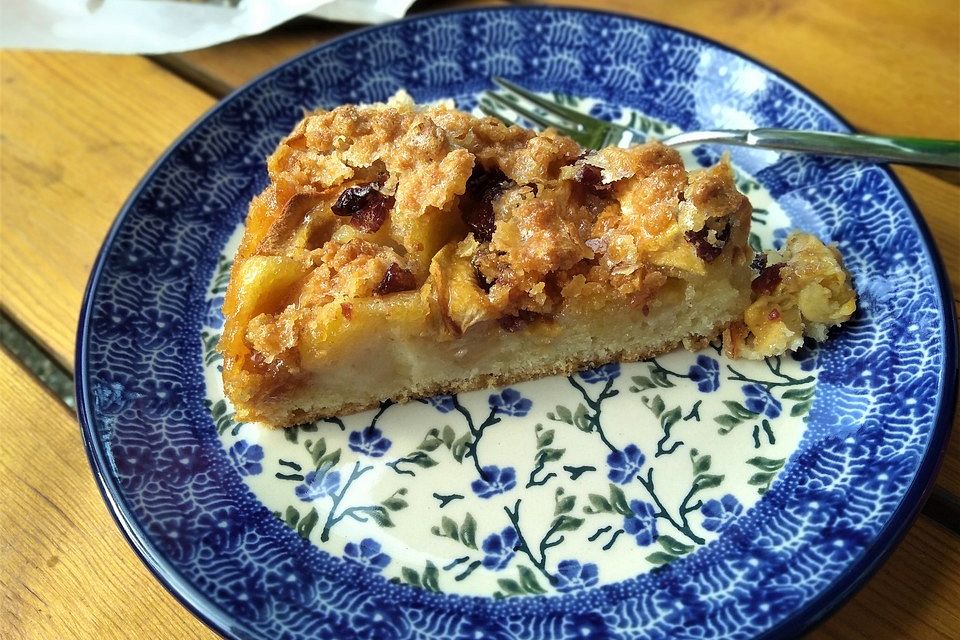 Urmelis Apfelkuchen mit Amarettini - Cranberrykruste