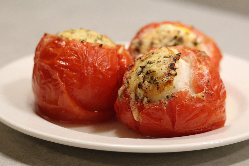 Tomaten gefüllt mit Ei