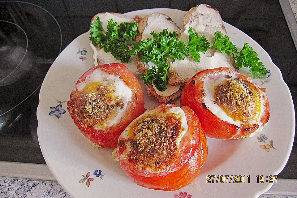 Tomaten gefüllt mit Ei