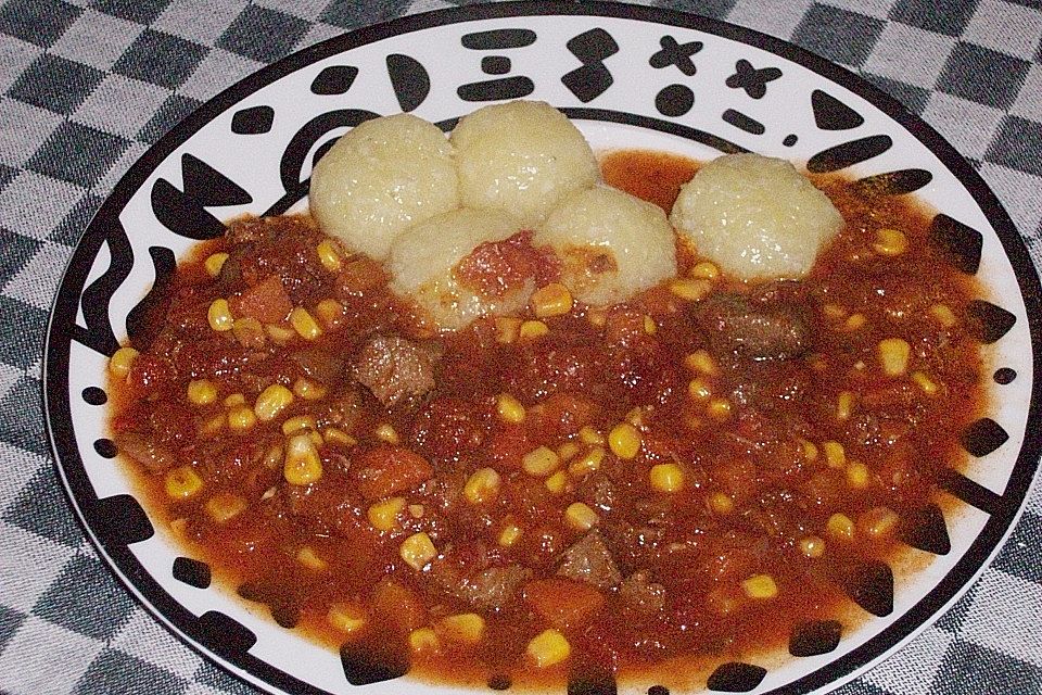 Kutschergulasch mit Kartoffelnocken