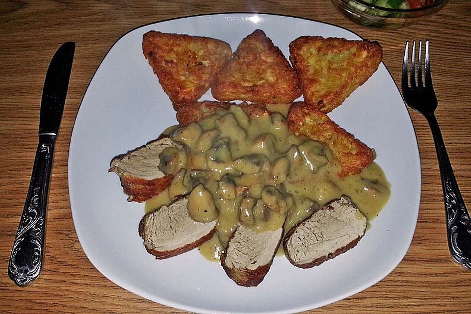 Champignons in Weißweinsauce auf Rösti