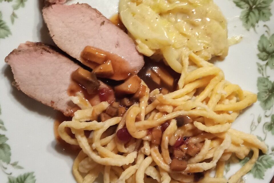 Wildschweinrücken mit kräftiger Sauce