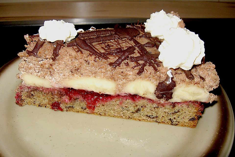 Trüffeltorte mit Bananenfüllung