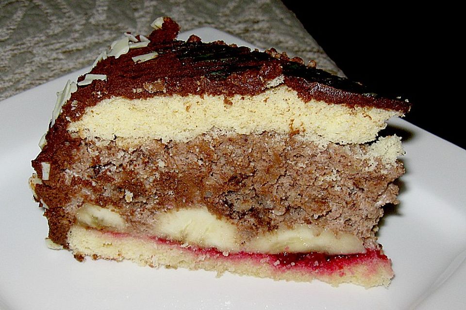 Trüffeltorte mit Bananenfüllung