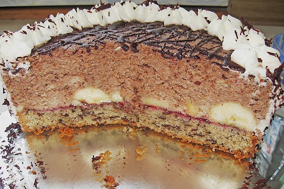 Trüffeltorte mit Bananenfüllung