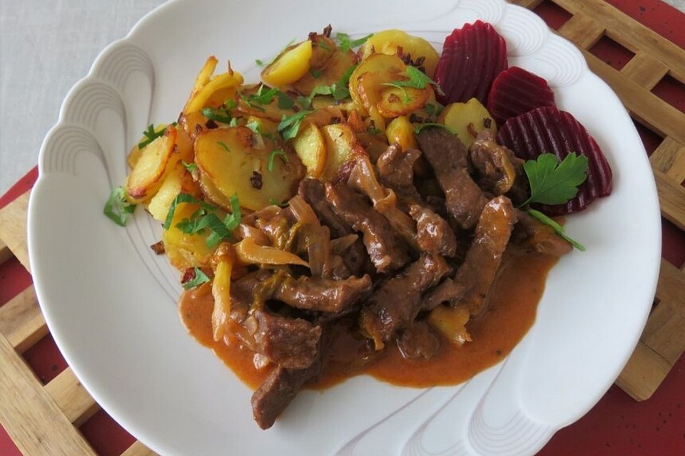 Rindergeschnetzeltes in Senf - Zwiebel - Sauce