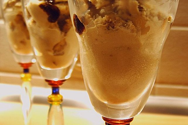 Walnusseis mit Rübensirup von Käferblau| Chefkoch Walnusseis mit Rübensirup von Käferblau| Chefkoch