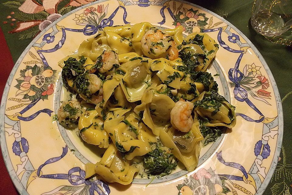 Tortellini mit Scampi und Spinat