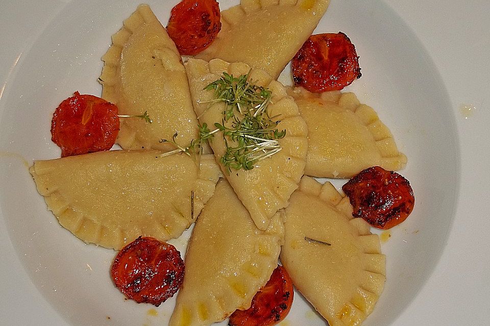 Ravioli mit würziger Frischkäsefüllung