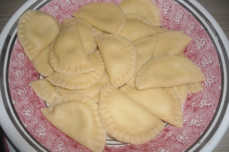 Ravioli mit würziger Frischkäsefüllung