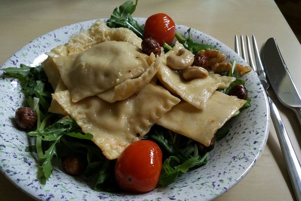 Ravioli mit würziger Frischkäsefüllung