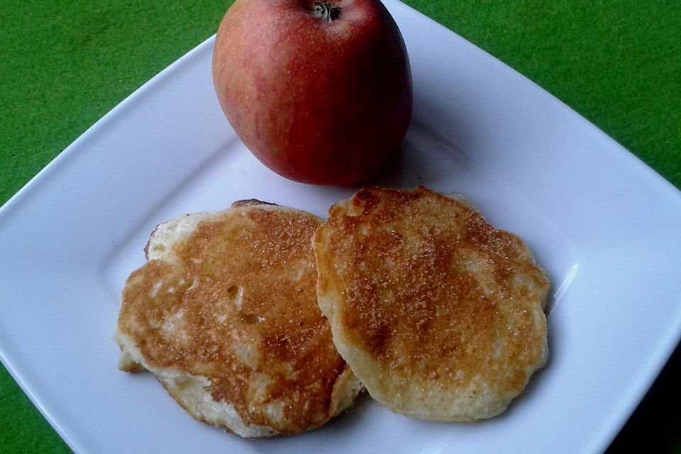 Apfelpfannkuchen mit Zimt