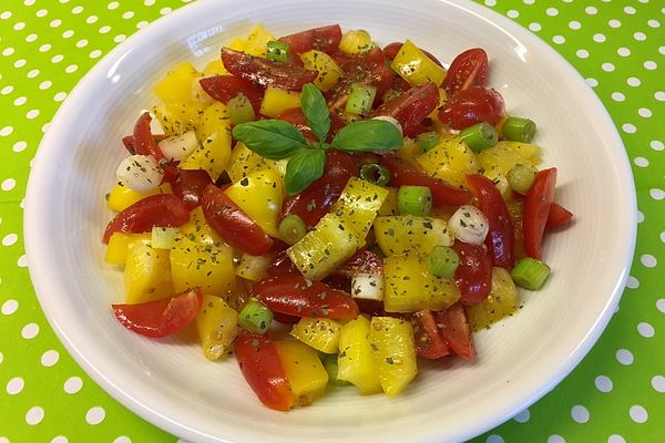 Tomaten - Paprika - Salat von ulkig | Chefkoch