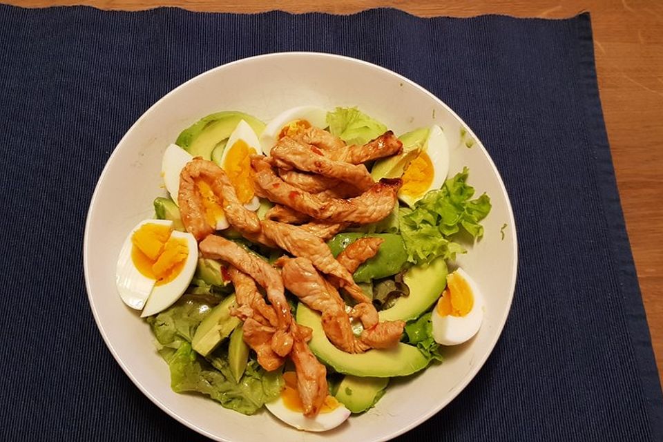 Avocado - Eier - Salat mit Putenstreifen