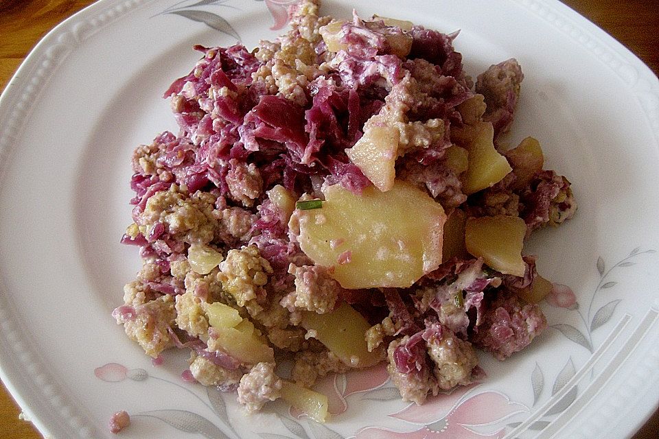 Rotkohlauflauf mit Hackfleisch und Kartoffeln