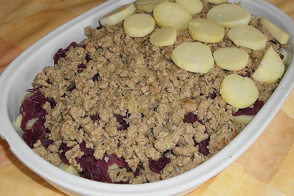 Rotkohlauflauf mit Hackfleisch und Kartoffeln