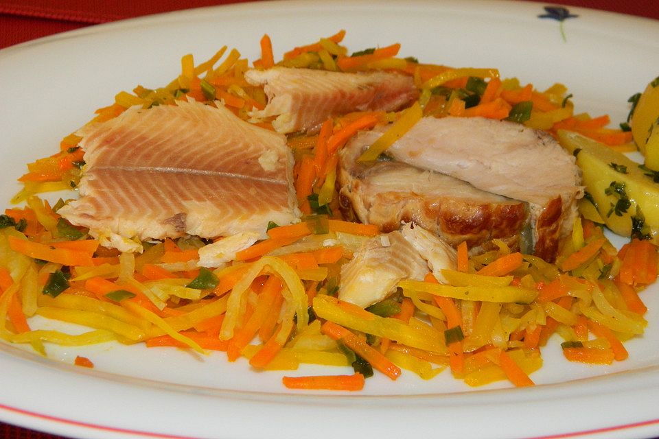 Räucherfisch auf Gemüse