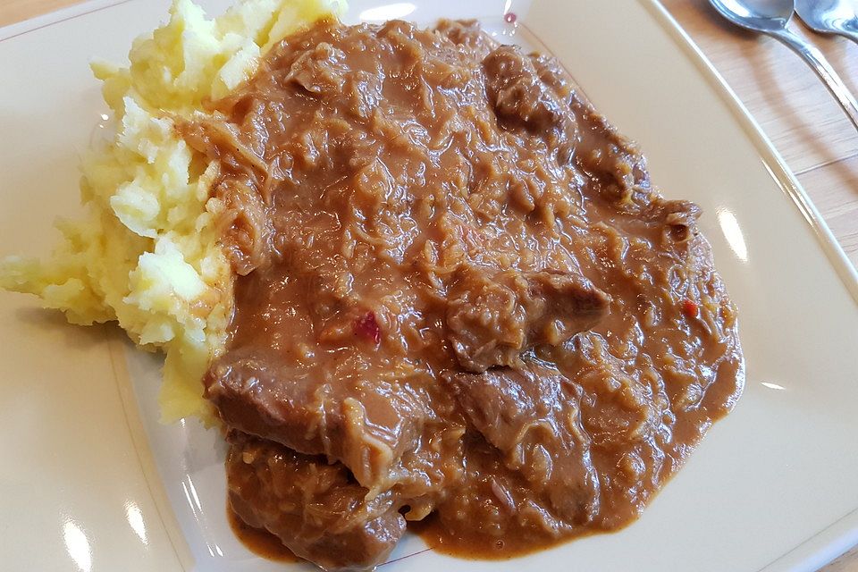 Szegediner Gulasch wie bei Nagyanyó