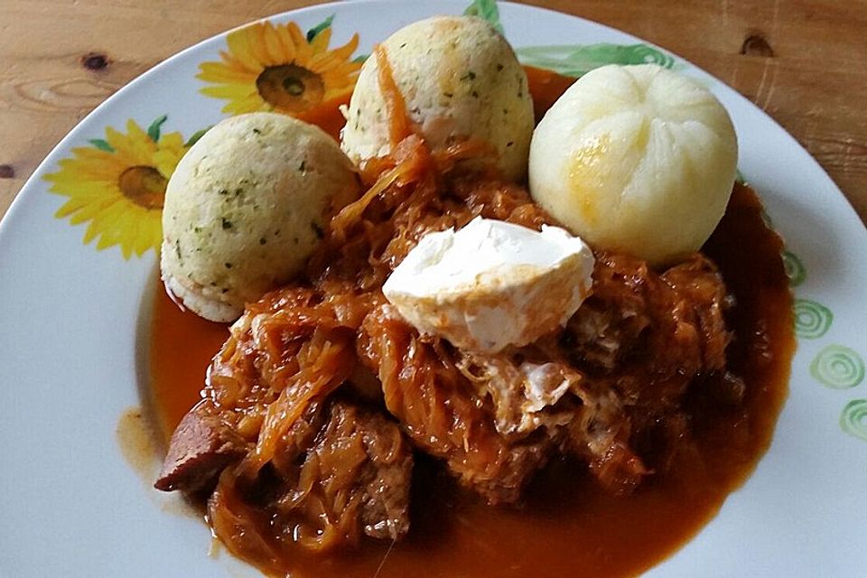 Szegediner Gulasch wie bei Nagyanyó