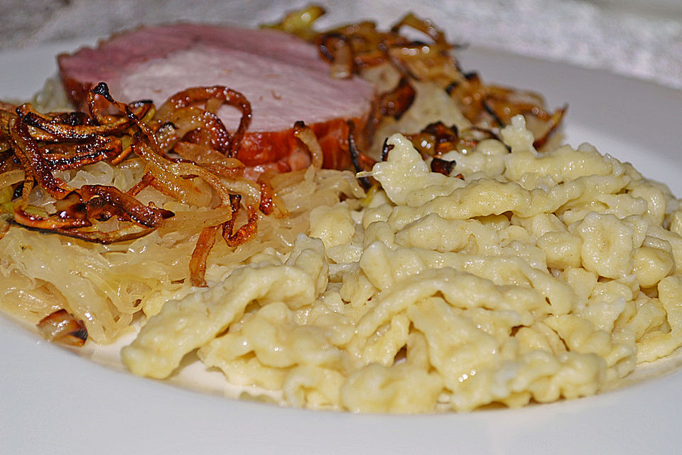 Sauerkraut mit  hausgemachten Spätzle und Kasseler