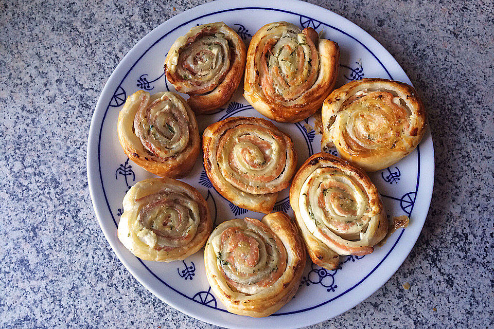 Blätterteig-Lachs-Schnecken