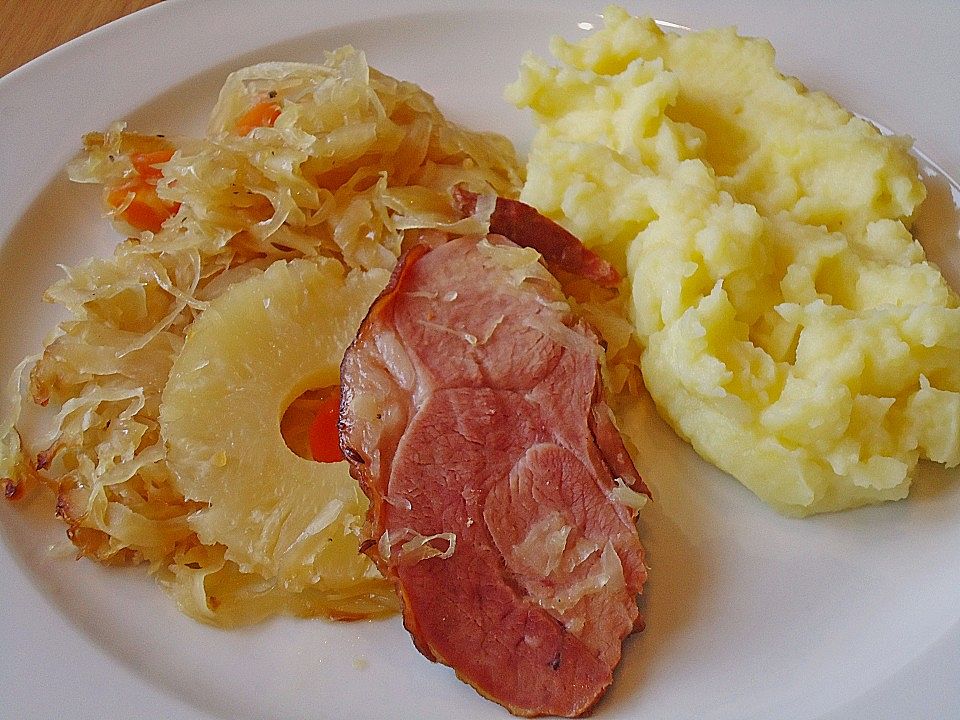 Kasseler mit Sauerkraut aus dem Römertopf von kalt | Chefkoch