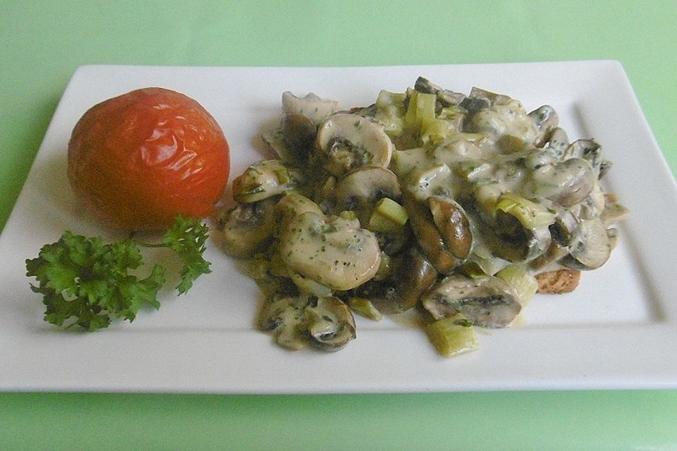 Gebratene Champignons mit Brunnenkresse und Frühlingszwiebeln