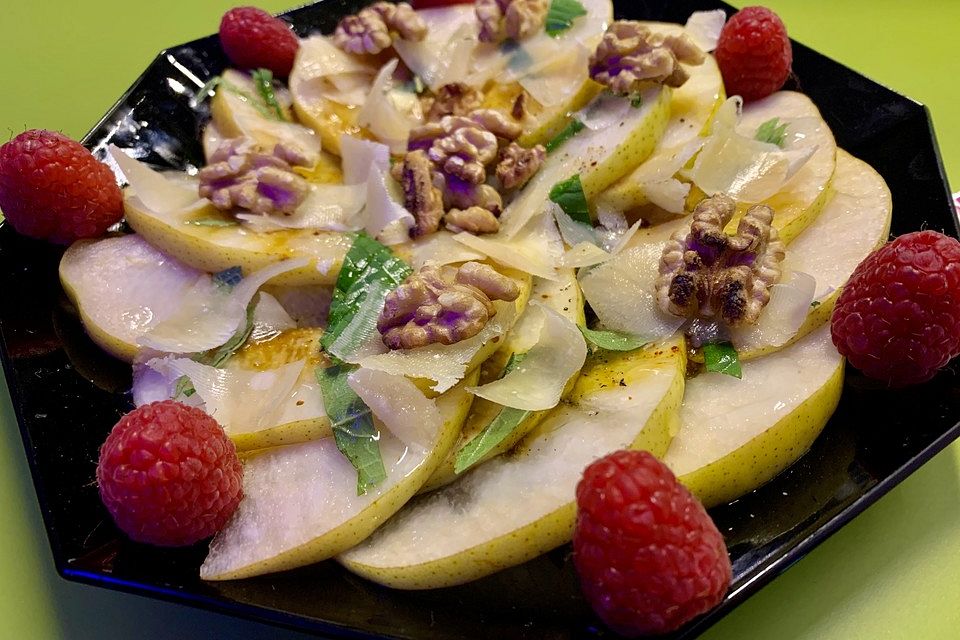 Birnen - Carpaccio mit Parmesan und Walnüssen