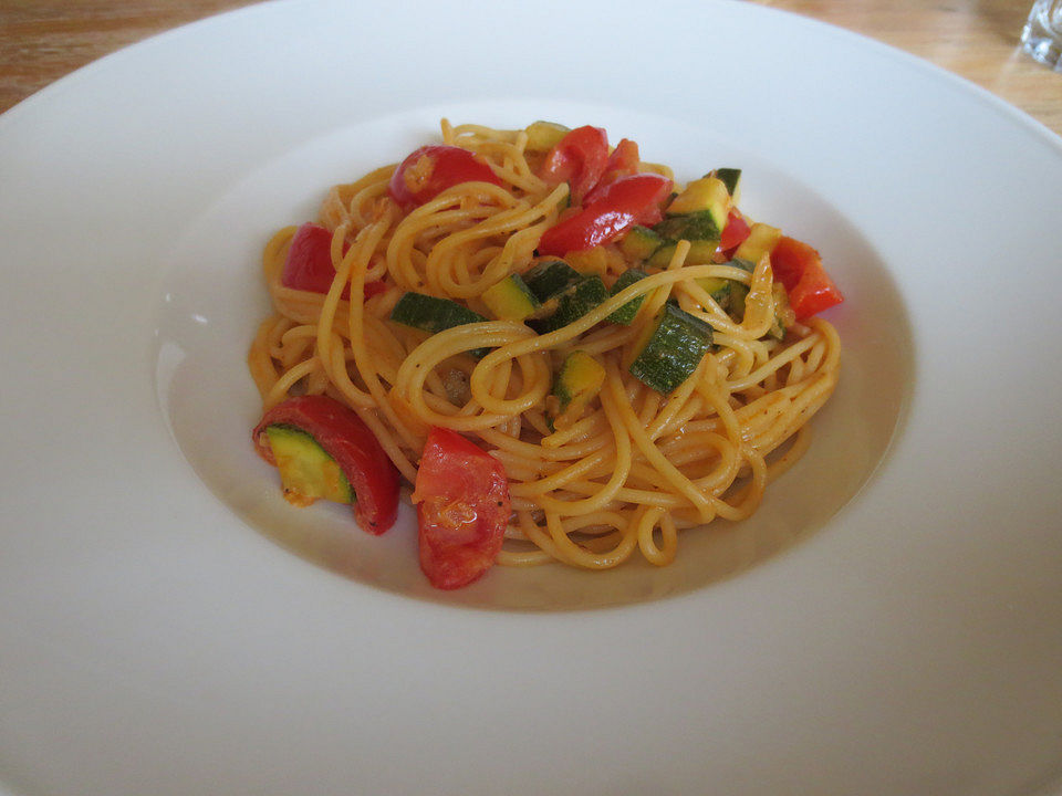 Spaghetti mit Zucchini und Tomaten von -schokopudding-| Chefkoch