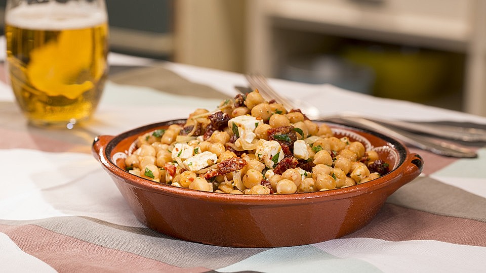 Kichererbsensalat mit getrockneten Tomaten und Feta von grisi