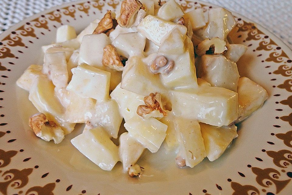 Käsesalat mit Apfel und Birne