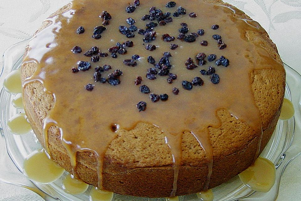 Buttermilchkuchen mit Karamellsauce Buttermilchkuchen mit Karamellsauce