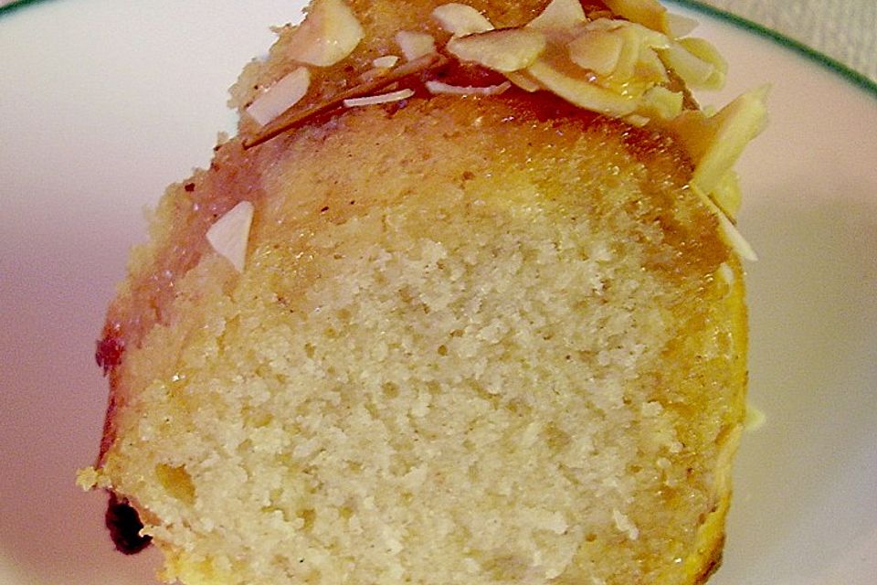 Buttermilchkuchen mit Karamellsauce Buttermilchkuchen mit Karamellsauce