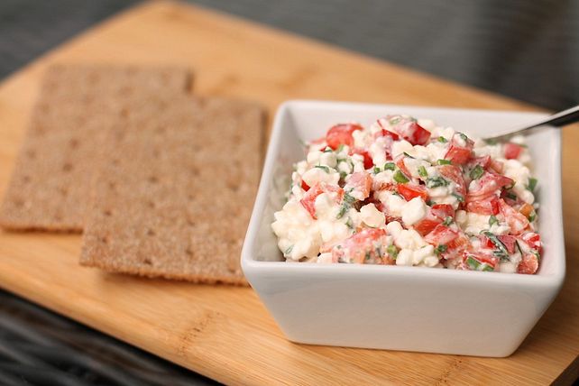 Körniger Frischkäse mit Paprika und Schnittlauch von Sonnenkalb| Chefkoch