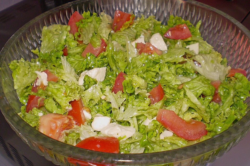 Bunter Salat mit Honig - Senf - Dressing