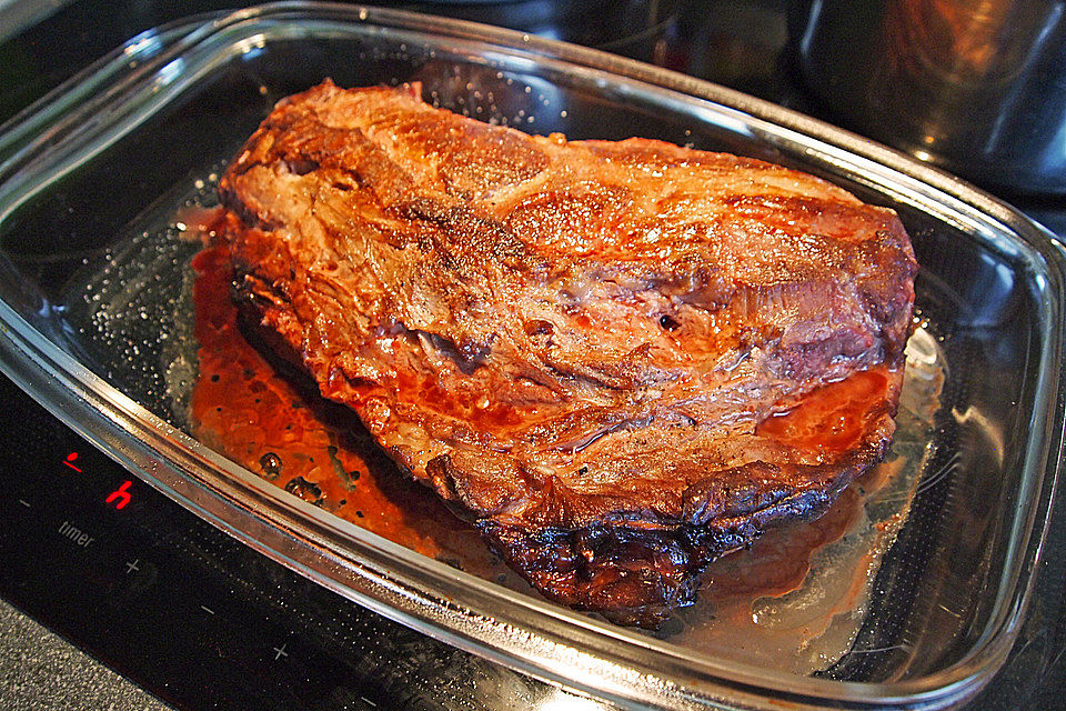 Wildschweinbraten mit Steinpilzen und Maronen