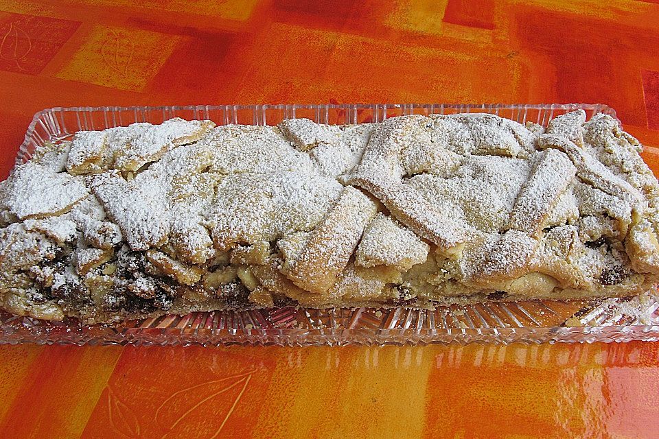 Apfelmandelstrudel aus Mürbeteig