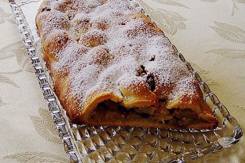 Apfelmandelstrudel aus Mürbeteig