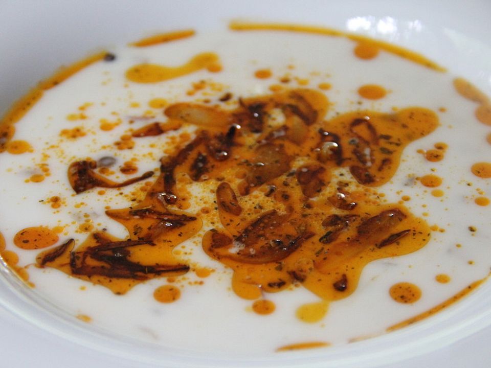 Kalte Joghurtsuppe mit Bulgur aus Thrazien von zuzuki| Chefkoch