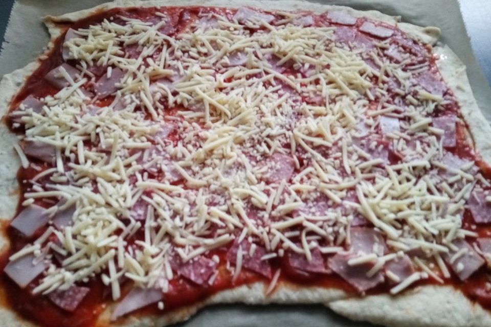 Pizzateig für ein Blech